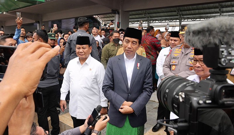 Momen Prabowo Ikut Jokowi ke Pasar hingga Resmikan Jalan di Kalsel - Bagian 3
