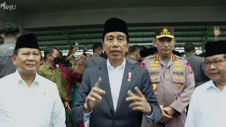 Kunjungi Pasar Rakyat Tabalong, Presiden Jokowi Cek Harga Cabai hingga Bawang