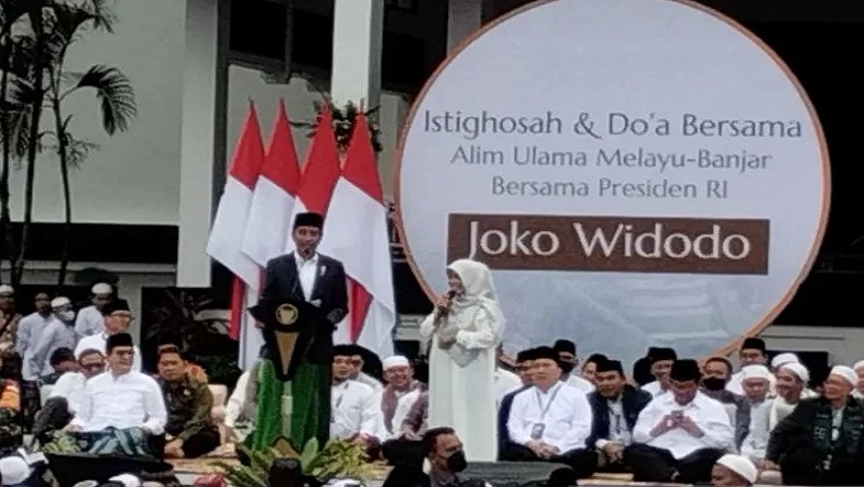 Berikan Hadiah ke Warga, Jokowi: Yang Mahal Bukan Sepedanya, tapi Tulisannya dari Saya