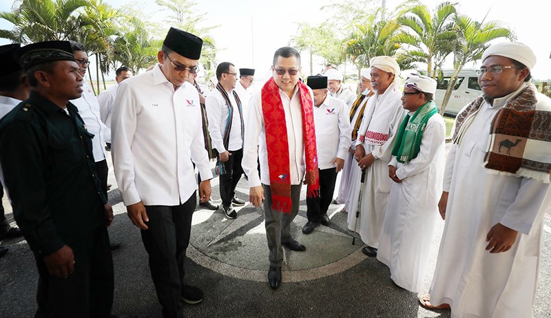 TGB Zainul Majdi dan Tokoh Agama Sambut HT saat Tiba di NTB - Bagian 2