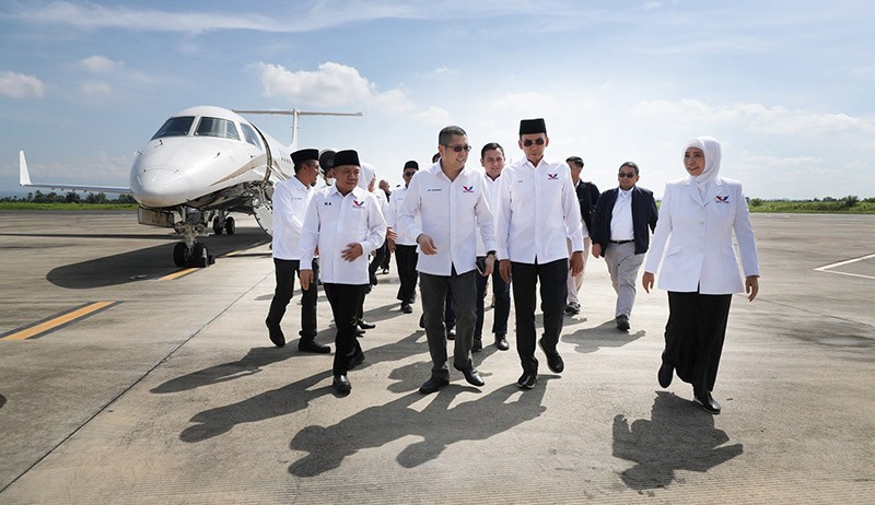 TGB Zainul Majdi dan Tokoh Agama Sambut HT saat Tiba di NTB - Bagian 3