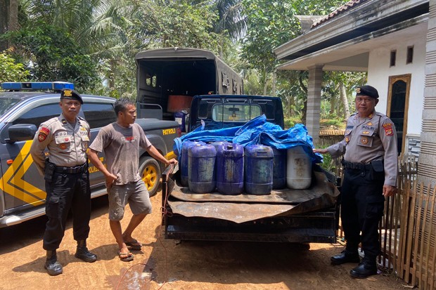  Jelang Ramadan, Polres Lampung Timur Amankan 1.350 Liter Liter Tuak