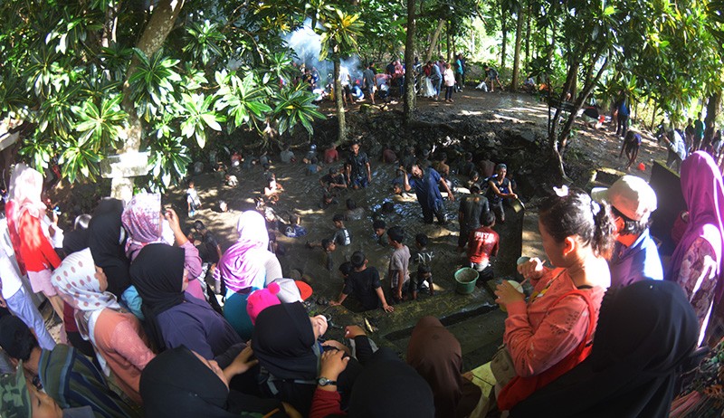 Potret Tradisi Sadranan dan Nguras Sendang Gede di Pudakpayung Semarang - Bagian 3