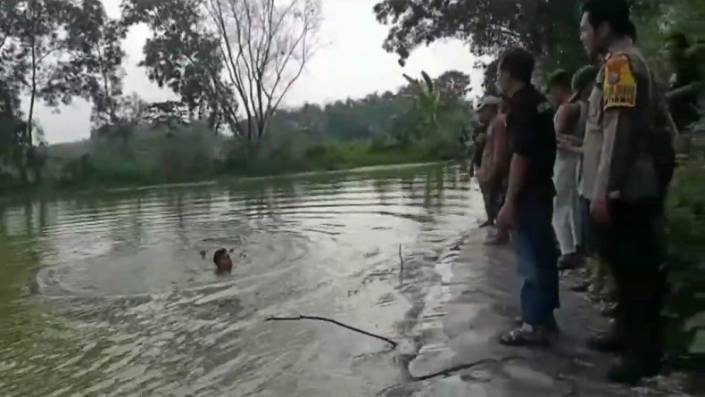 Bocah 9 Tahun Ditemukan Tewas di Embung Desa Sologabus Tuban, Orang Tua Histeris 
