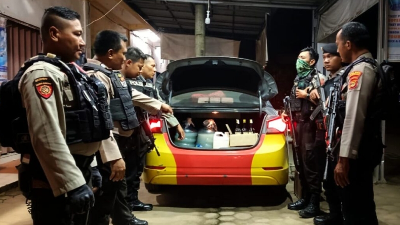 Polres Lampung Tengah Sita 50 Liter Tuak dan Puluhan Botol Miras