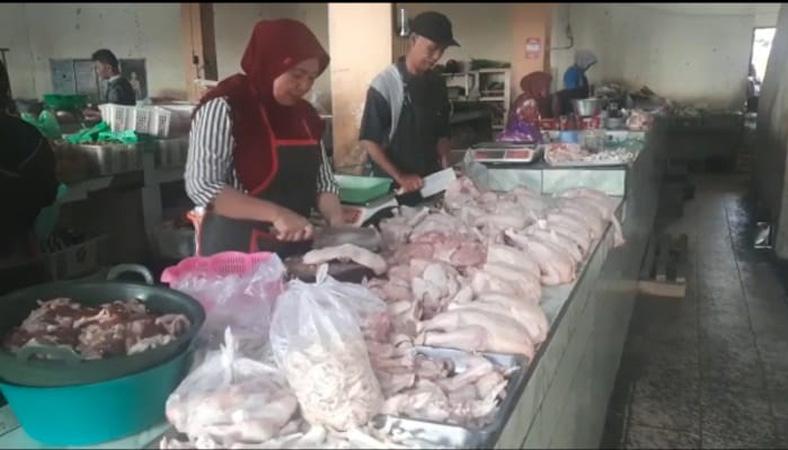  Jelang Ramadan, Harga Daging Ayam Potong di Pasar Boyolali Merangkak Naik