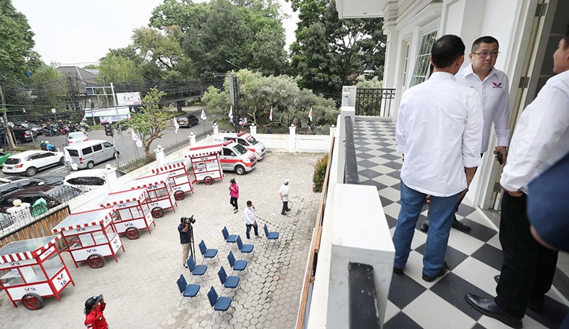 HT Saksikan Penyerahan Bantuan Gerobak Perindo kepada Pelaku UMKM di Bandung - Bagian 2