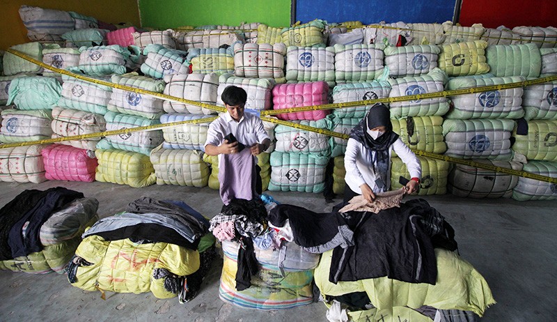 Kemendag Pamer Barbuk 824 Bal Pakaian Bekas Impor Senilai Rp10 Miliar - Bagian 1