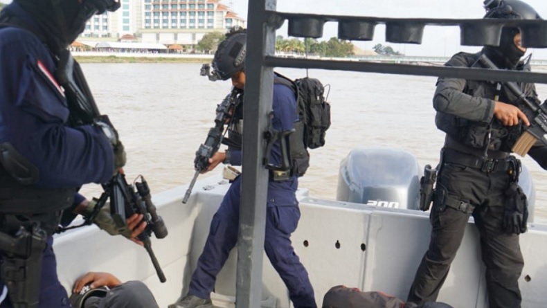 Kopassus Bersama Kopasgat dan Denjaka Lumpuhkan Teroris yang Sandera 26 Warga Malaysia