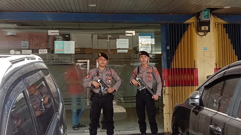 Usai Perampokan Bank di Bandarlampung, Polisi Bersenjata Berjaga di BPR Arta Kedaton Makmur
