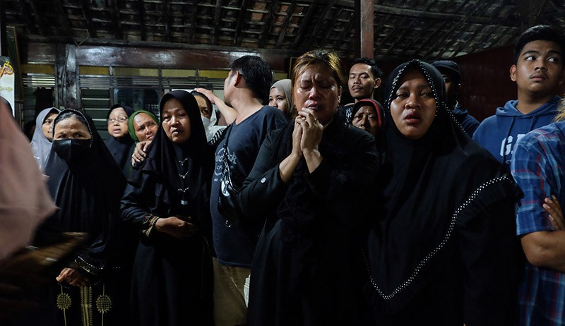 Suasana Pemakaman Pebulutangkis Syabda Perkasa Balawa - Bagian 3