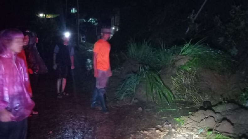 Longsor di Agam akibat Hujan Lebat Tersebar di 3 Titik, Tutup Sebagian Jalan