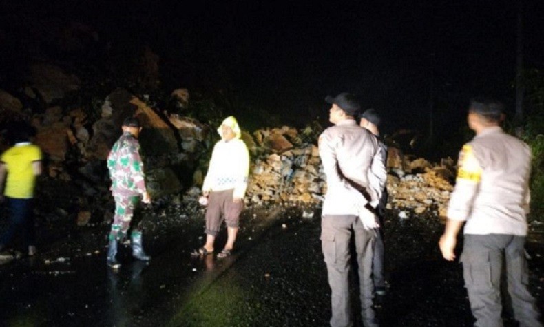 Longsor di Kampar, Akses Kendaraan Sumbar-Riau Berlaku Sistem Buka Tutup 