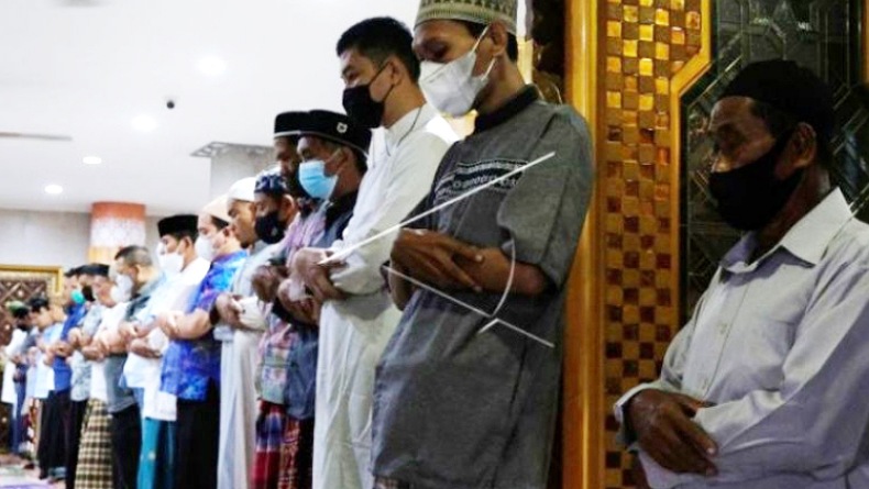 Masyarakat Diingatkan Tetap Pakai Masker saat Salat Tarawih di Masjid