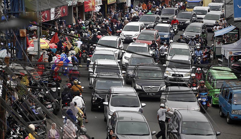 Kepadatan Jalur Puncak saat Libur Cuti Bersama Hari Raya Nyepi - Bagian 1