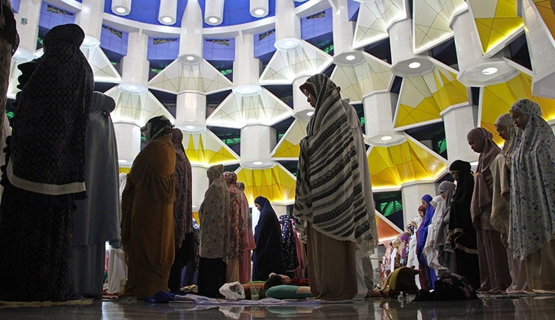 Tata Cara Sholat Tarawih Sendiri Di Rumah Lengkap Dengan Bacaan Niatnya