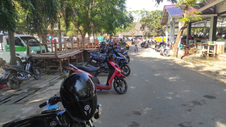 Tingkatkan Kenyamanan Masyarakat, Disperkimhub Perbaiki dan Tambah Lahan Parkir di Pasar Muntok