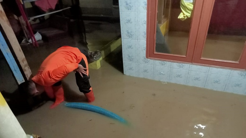 Hujan Deras Picu Sungai Cisuda Meluap, Belasan Rumah di Cibeureum Sukabumi Terendam Banjir