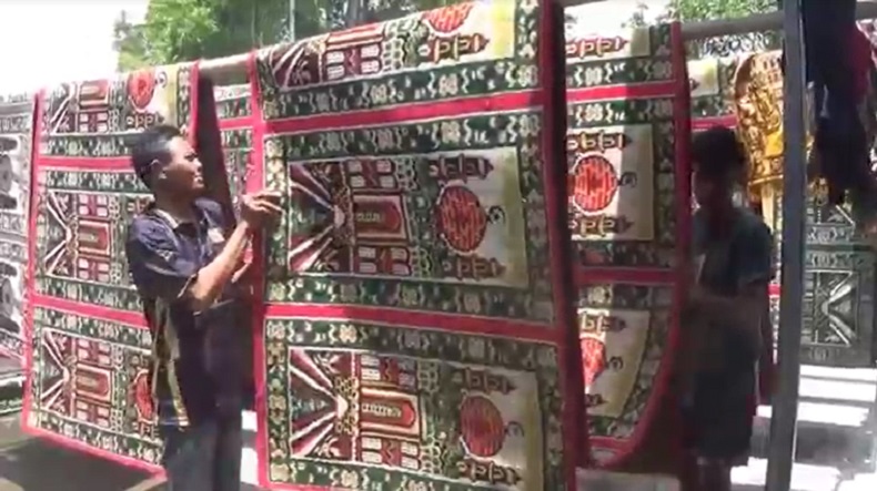 Ketiban Berkah, Jasa Cuci Karpet di Bangkalan Banjir Orderan Jelang Ramadhan 