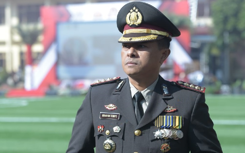 Polda Jabar Tegaskan Tidak Ada Polisi yang Bantu Pasang Baliho Parpol di Jawa Barat