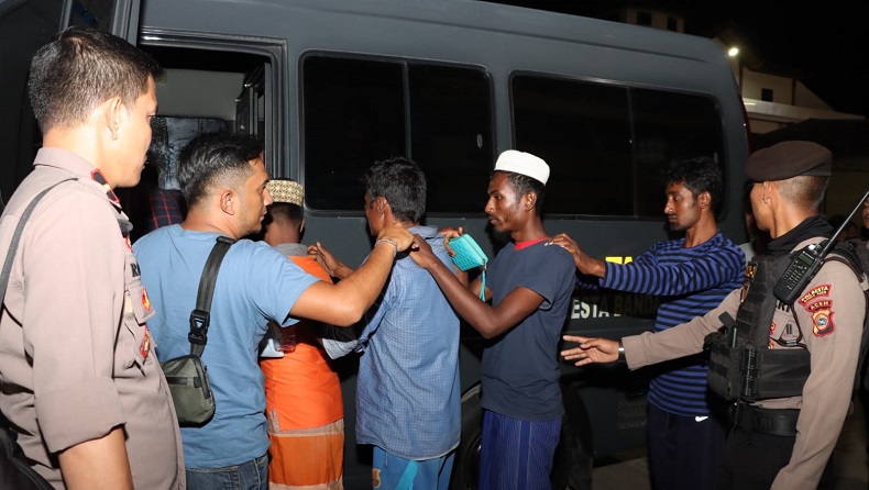 12 Imigran Rohingya yang Kabur dari Pengungsian Ditangkap saat Akan Kabur ke Medan