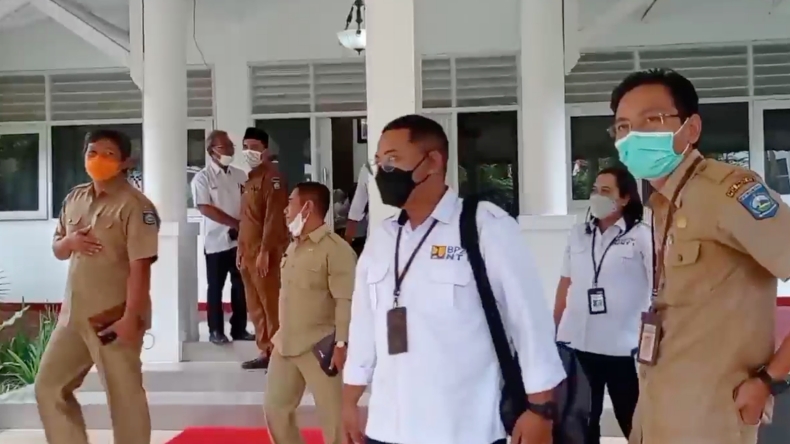 title Jam Kerja PNS di Mataram Selama Puasa: Masuk 08.00 Pulang Pukul 15.00 Jam Kerja PNS di Mataram Selama Puasa: Masuk 08.00 Pulang Pukul 15.00