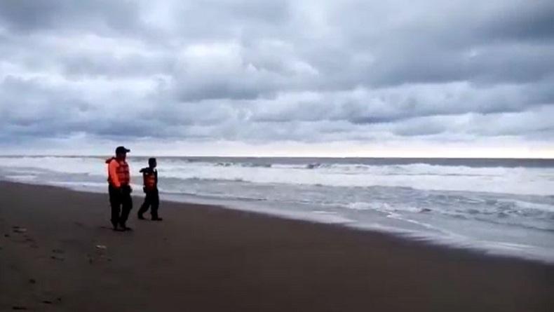 4 Remaja Terseret Ombak Pantai Setrojenar Kebumen, 1 Orang Hilang