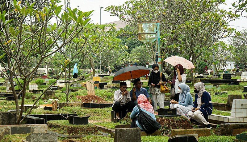 Doa Ziarah Kubur Lengkap Di Hari Raya Idul Fitri Adab Dan Hikmahnya