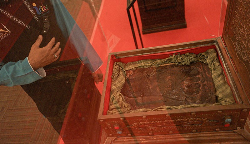 Ragam Artefak Peninggalan Nabi Muhammad SAW di Masjid At-Tin - Bagian 4