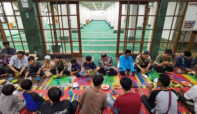 Nikmatnya Buka Puasa Bersama di Masjid - Bagian 3
