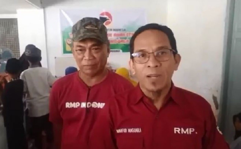 Partai Perindo Sulteng Serahkan Bonus Pemenang Turnamen Futsal di Donggala