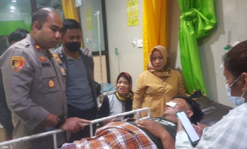 title Kaki Patah, Polisi di Batam Terluka saat Lerai Pertikaian di Tempat Hiburan Malam Kaki Patah, Polisi di Batam Terluka saat Lerai Pertikaian di Tempat Hiburan Malam