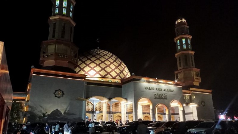 Shalat Tarawih Perdana Di Masjid Raya Maluku Diikuti Ribuan Jemaah