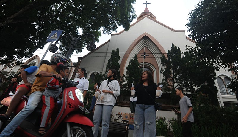 Umat Katolik Salatiga Bagikan Takjil Gratis untuk Berbuka Puasa - Bagian 1