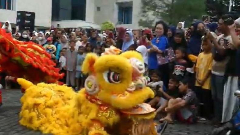 title Atraksi Barongsai Meriahkan Pasar Ramadhan di Universitas Muhammadiyah Purwokerto Atraksi Barongsai Meriahkan Pasar Ramadhan di Universitas Muhammadiyah Purwokerto