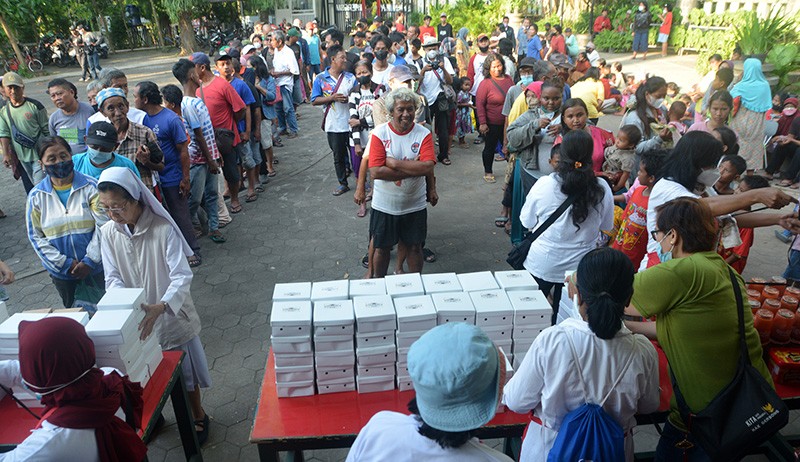 Potret Toleransi, Gereja di Semarang Bagikan Makanan Berbuka Puasa - Bagian 1