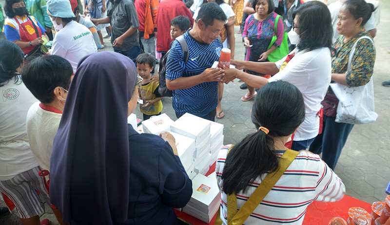Potret Toleransi, Gereja di Semarang Bagikan Makanan Berbuka Puasa - Bagian 5