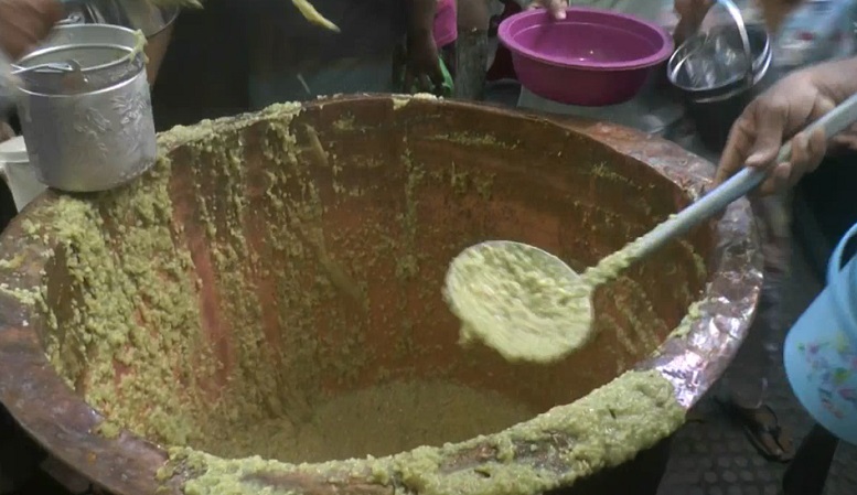 Berburu Bubur Muhdhor, Takjil Khas Warga Arab Tuban yang Dibagikan Gratis Setiap Ramadhan