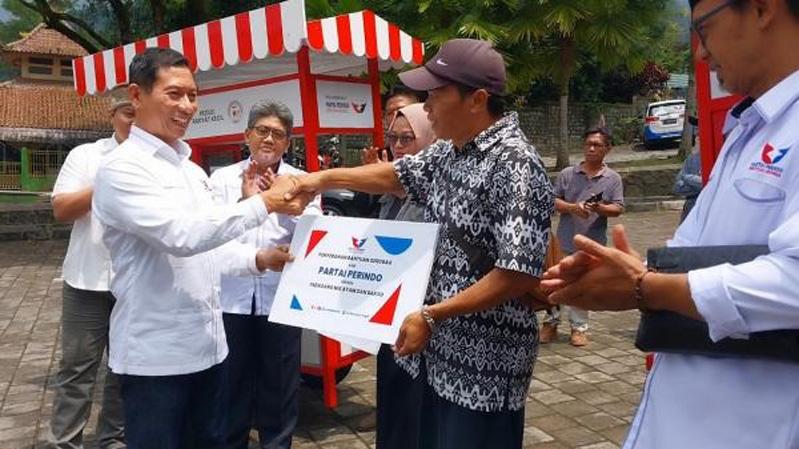 Bantu PKL Korban Banjir Bandang, Ketua DPW Partai Perindo Jateng: Hati Saya Langsung Tergerak