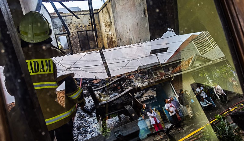 10 Rumah Ludes Terbakar di Kebayoran Lama, 1 Warga Terluka - Bagian 1