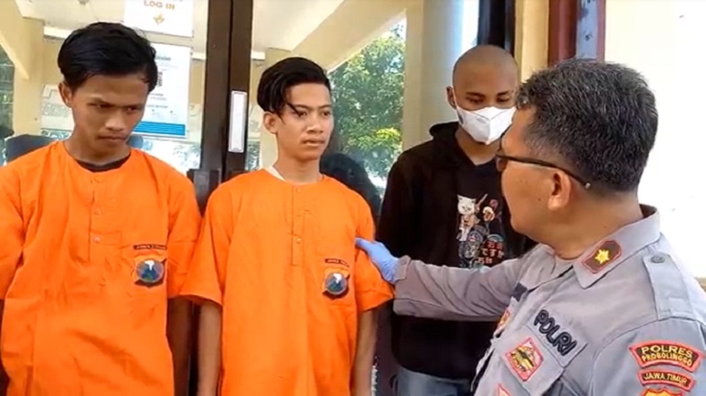 title Marah Disalip, 3 Pemuda Mabuk di Probolinggo Bacok Mahasiswa hingga Lupa Parah Marah Disalip, 3 Pemuda Mabuk di Probolinggo Bacok Mahasiswa hingga Lupa Parah