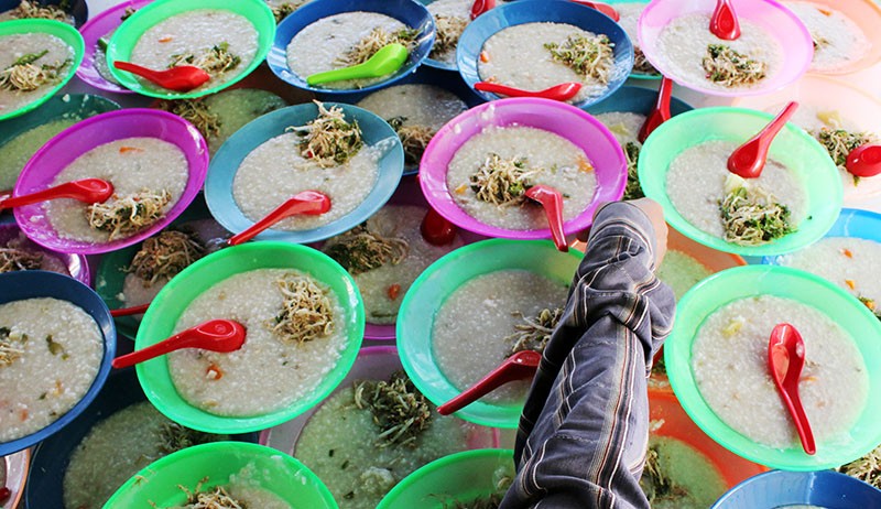 Ratusan Porsi Bubur Khas Medan Disiapkan untuk Berbuka Puasa - Bagian 2