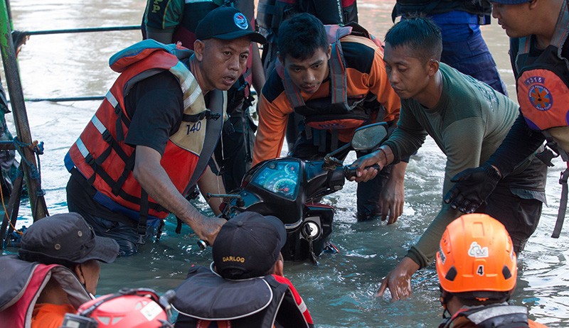 Perahu Penyeberangan Tenggelam di Surabaya, 1 Orang Hilang - Bagian 2