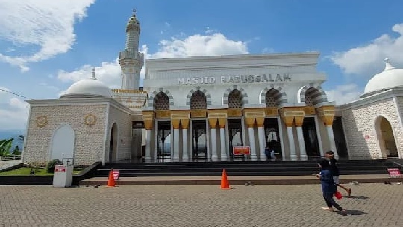 Megahnya Masjid Babussalam di Utara Garut, Tempat Ibadah Favorit Para Musafir