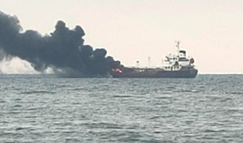 Kapal Pengangkut BBM Terbakar di Ampenan Mataram, Ada Suara Ledakan