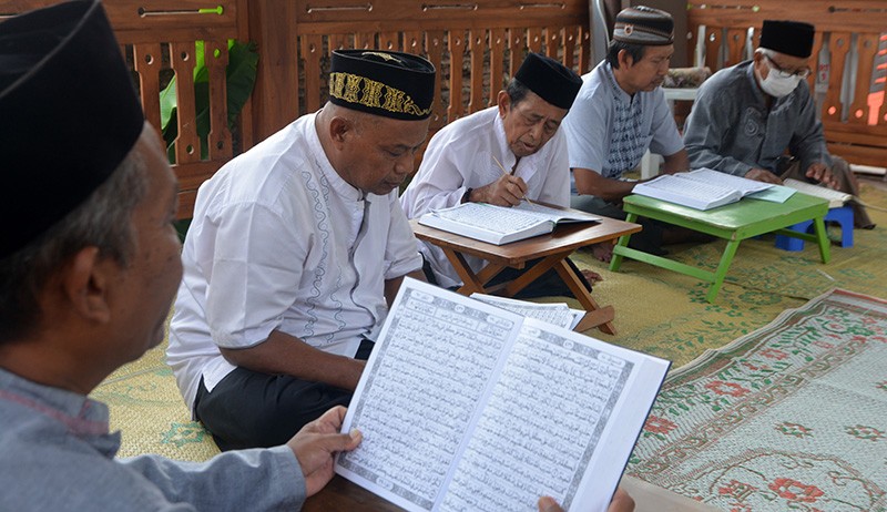 Potret Santri Lansia Tetap Semangat Ikuti Kegiatan Pesantren di Semarang - Bagian 2