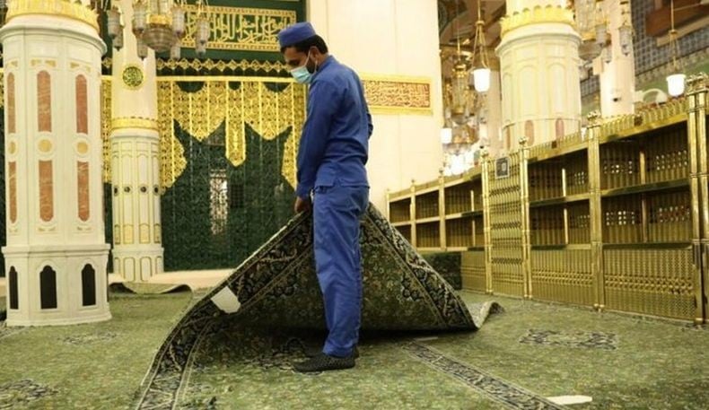 Masjid Nabawi Dibersihkan 5 Kali Sehari Selama Ramadhan