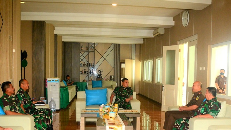 Pangdam Siliwangi Bahas Kolaborasi dengan Kajati Jabar demi Stabilitas Wilayah