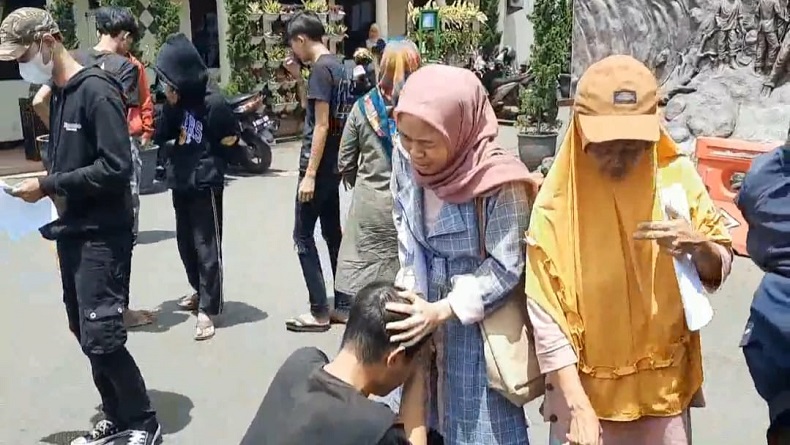 Belasan Remaja di Cimahi Nangis Ditangkap Polisi gegara Perang Sarung
