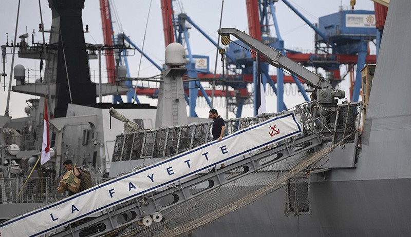 2 Kapal Perang Prancis Berisi Helikopter Tempur Bersandar di Tanjung Priok - Bagian 4